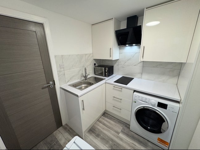 Furnished Studio Flat – Ashford TW15 | £200/week Main Photo