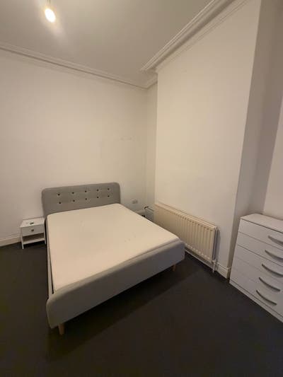 Spacious Double Room Available – SR2 Main Photo