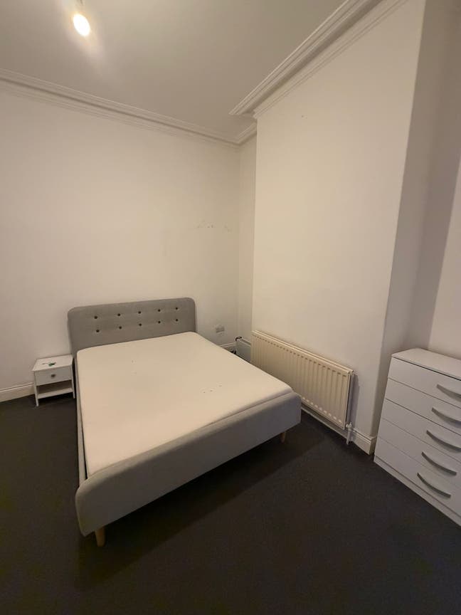 Spacious Double Room Available – SR2 Main Photo