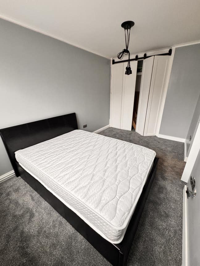 Double bedroom in Battersea Main Photo