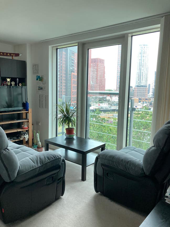 Convenience next to Thames in Zone 1- Lady Student Main Photo