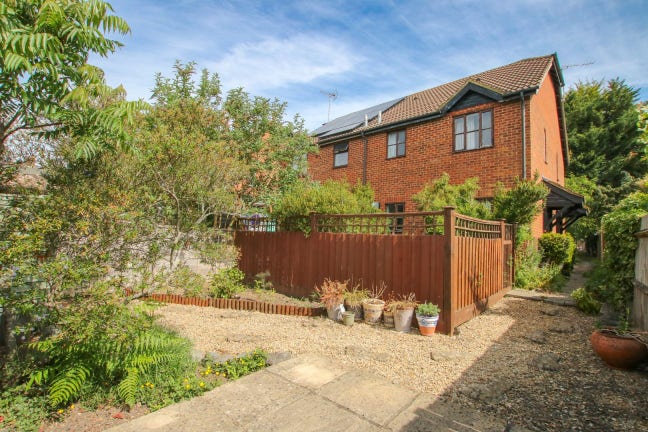 1 bedroom house for long term let Main Photo