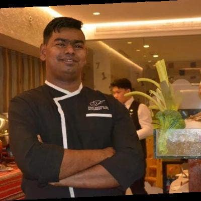 Room needed by professional couple Main Photo