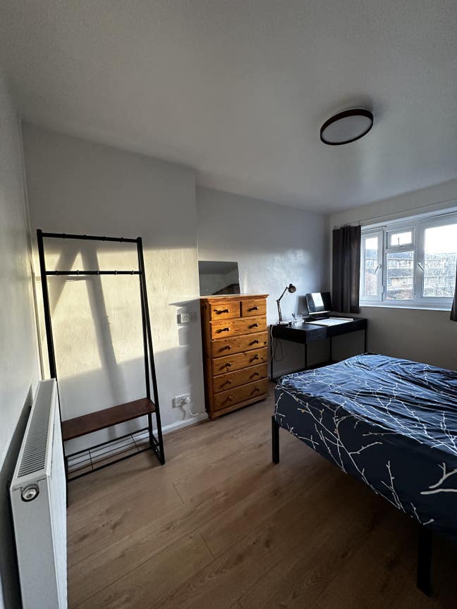 Bright Double Room in Quiet, Newly Refurbished!  Main Photo