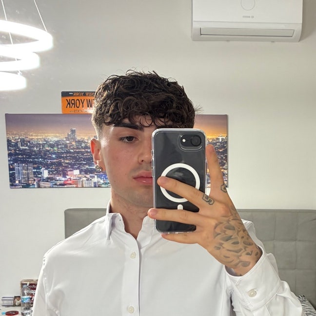 I am a male student aged 19. I am looking for... Main Photo