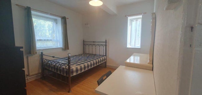 Large Double Room including bills  Main Photo