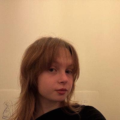 I am a female aged 23. I am looking for a dou... Main Photo