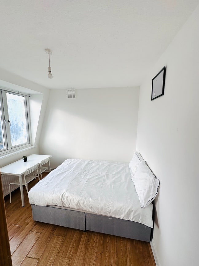 2 bedrooms in the vibrant heart of Shadwell   Main Photo