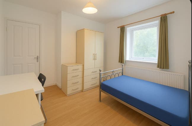 Extra large double room rent Main Photo