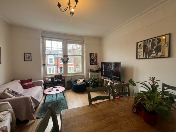 Short let Double Room near Ealing Broadway Station Main Photo