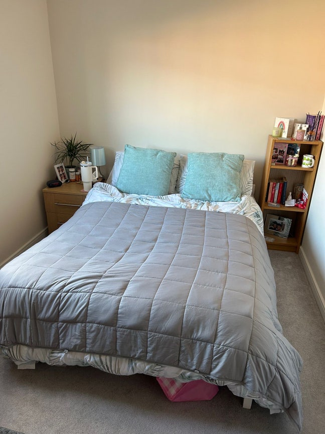 Double room in quiet household Main Photo