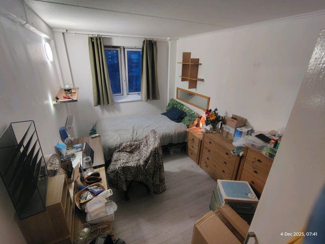 Spacious double room in a quiet flat in Battersea  Main Photo