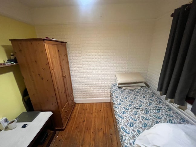 Single room in professional house  Main Photo