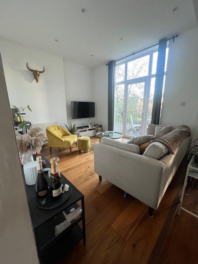 Beautiful one bedrooom available in Ealing  Main Photo