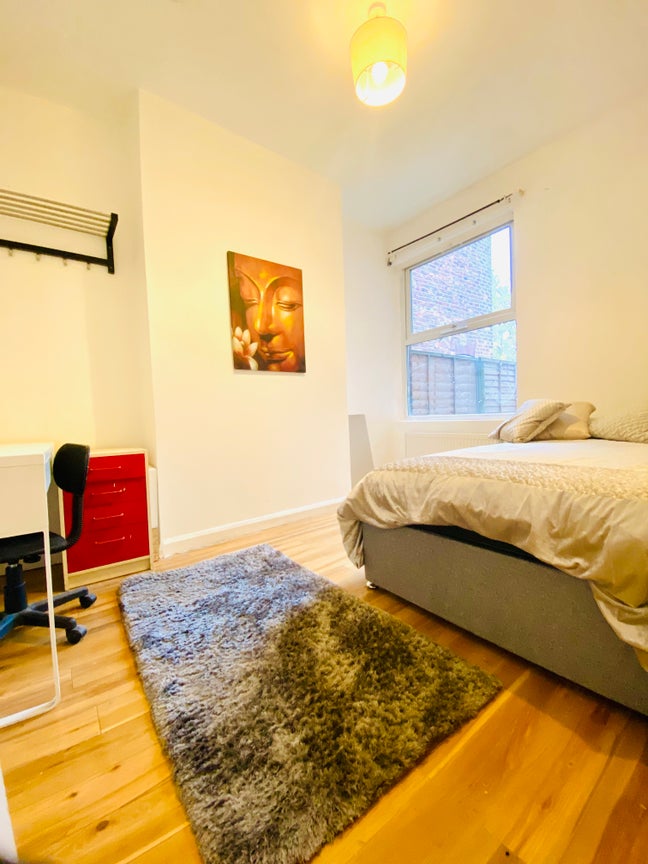 45W 5 double rooms Stylish 7 bed house  Main Photo