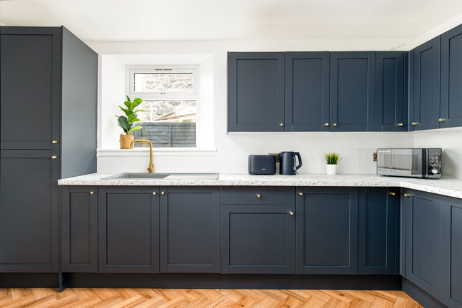 6rooms with  En-suites available now DOWNEND Main Photo