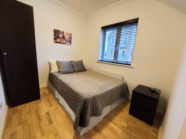 Room with SEPERATE dressing room and shower!! Main Photo