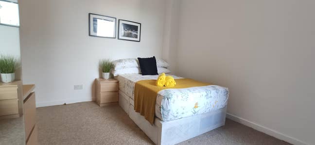 Stunning Double Room Available on Westcombe Hill! Main Photo