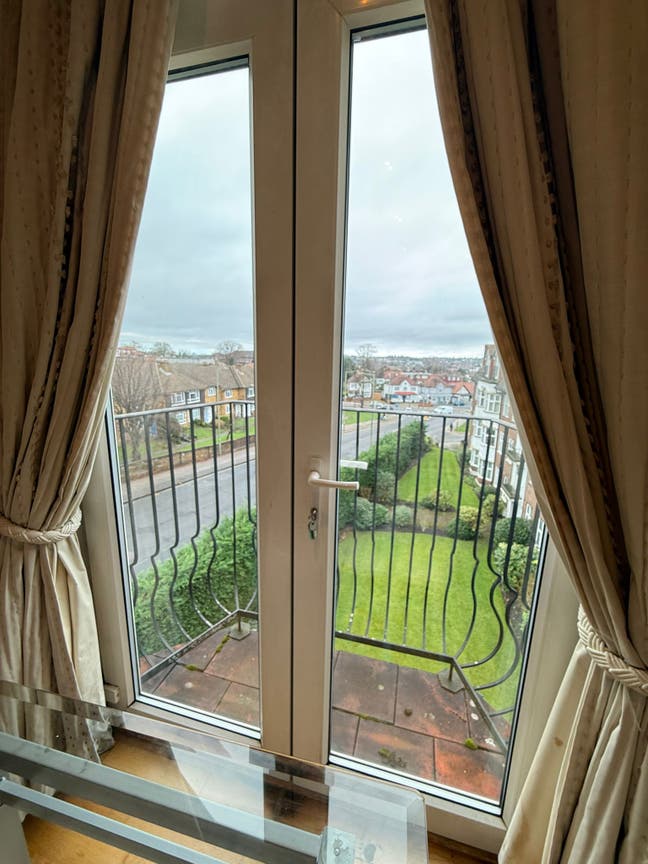 Ensuite double room in a luxury penthouse Main Photo