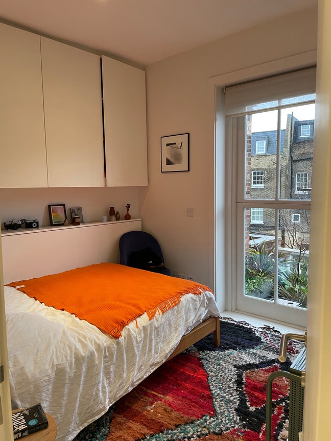 Room in modern flat Main Photo