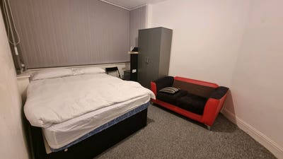 3 Bedroom 1 Bathroom - Benefit Tenants Only Main Photo