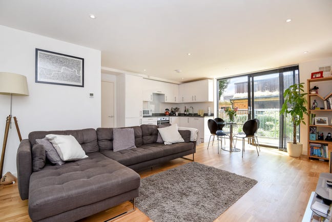 Modern 2 Bed / 3 Bath Maisonette – Clapham/Brixton Main Photo