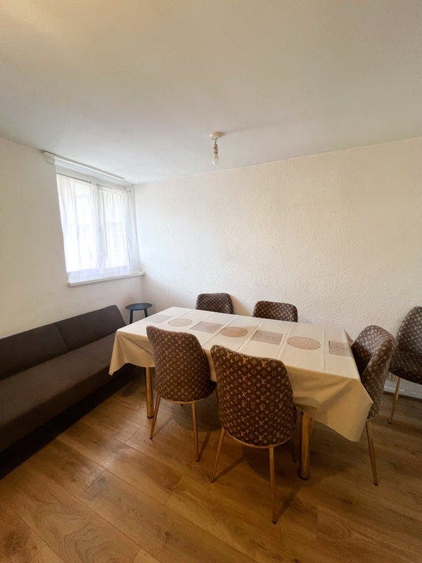 Queen's Park Cozy Spot 😇 | Prime location 📍 Main Photo