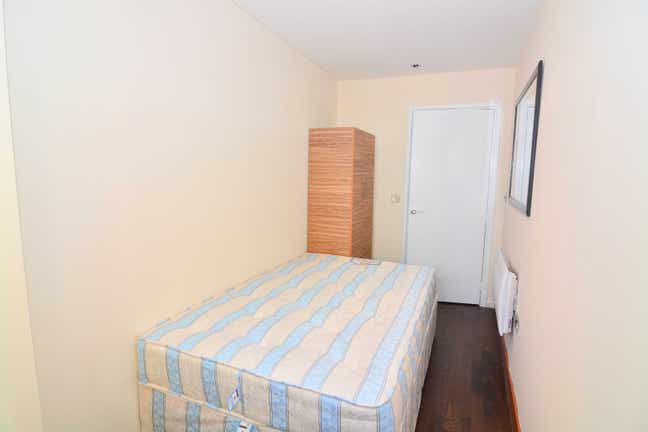 Big Room with Private Balcony Canary Wharf Main Photo