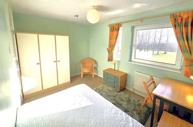 Lovely Light Double Room -  Great access for CMK Main Photo