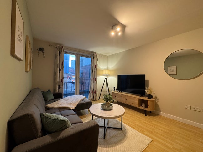 Slick 1 Bed Apartment In the City Centre Main Photo