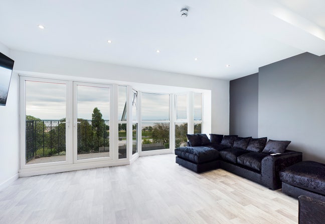 10 Bed Student Property - All Ensuite Main Photo