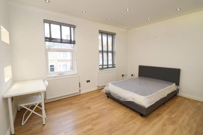 5 Min Walk from Station- Ensuite + Double Room- W3 Main Photo