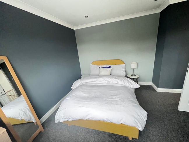 Double room with shared bathroom Main Photo