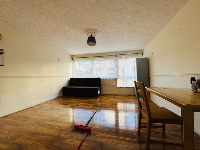 Three Rooms in a Shared Flat – E3 🏠 Bow Road Main Photo