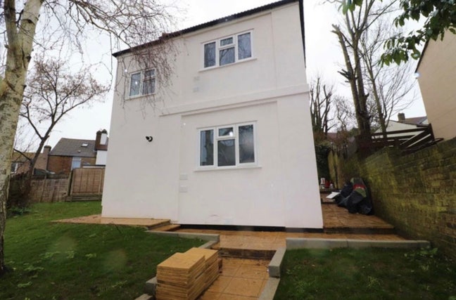 Detached House with spacious rooms Main Photo