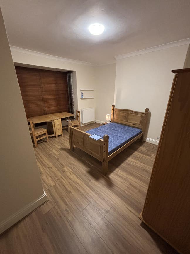 Three Large rooms available Main Photo