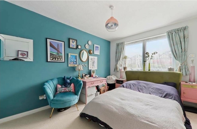 Large colourful one bed flat in Beckenham Main Photo