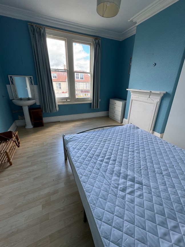 Double  Room  Available Now . inc Bills  Main Photo