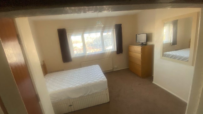 Double room available in bridgend Main Photo