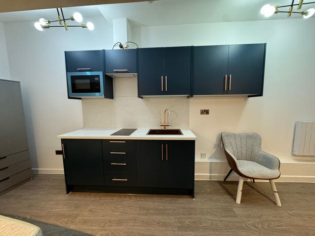  Refurbished Studio Flat - onw weeks free rent Main Photo