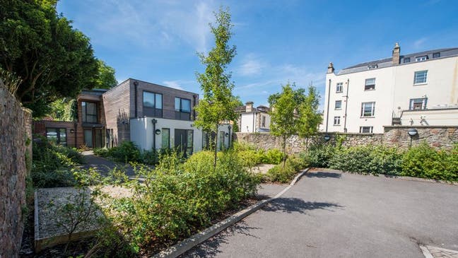 Beautiful First Floor 2 Bedroom Flat in Clifton Main Photo