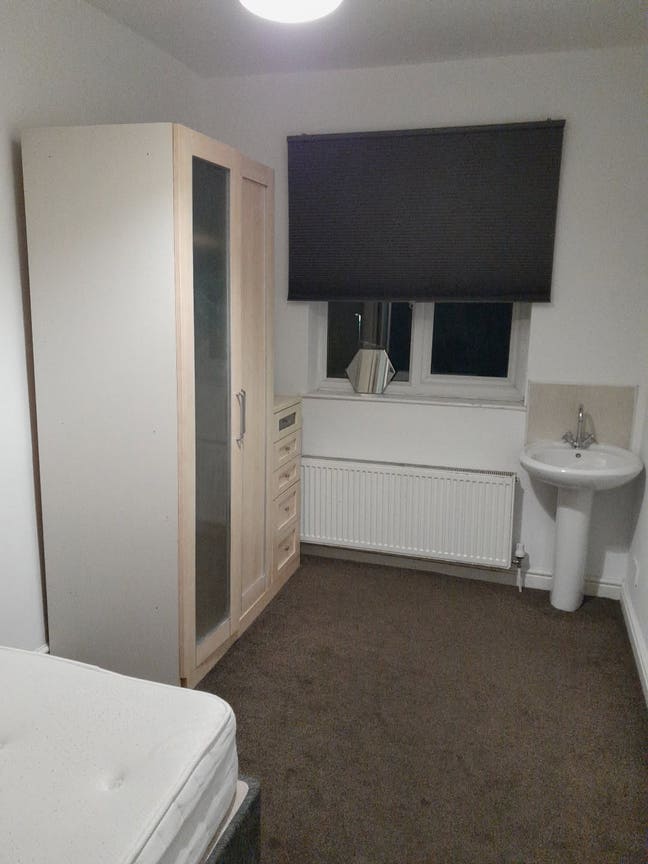 DS - Double Room, Bills Included  Main Photo