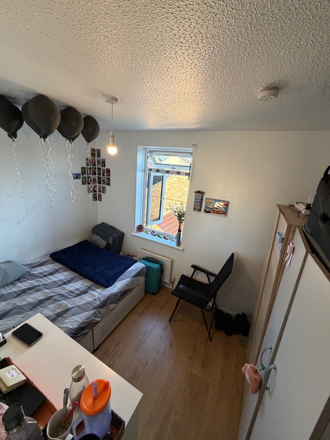 Temporary accommodation for girl in beckton  Main Photo