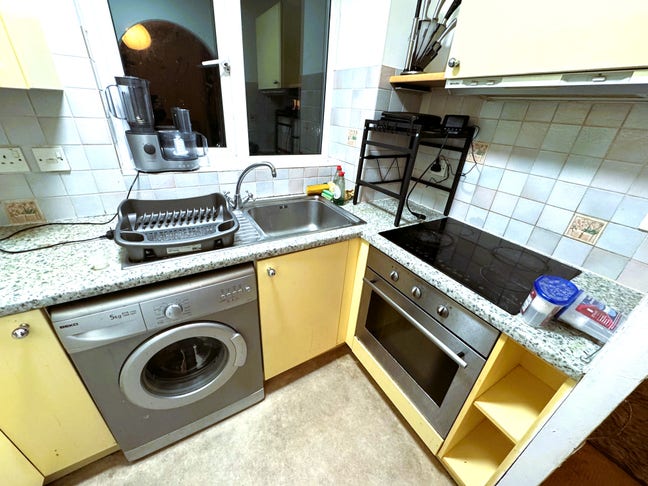 1 Bed Flat Goodmayes £1300 Pcm Main Photo
