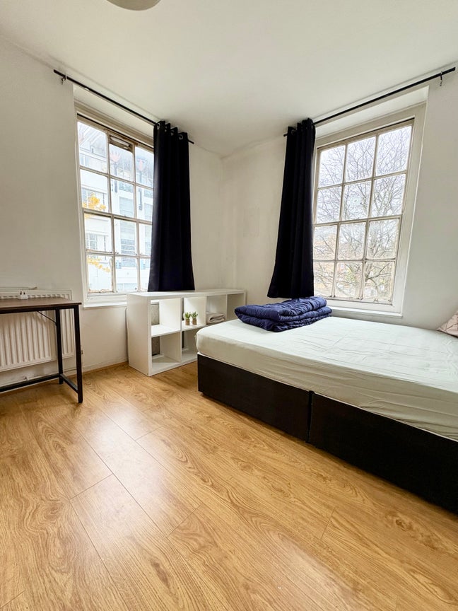 2 Doubles in Same Home Central London 🌟  Main Photo