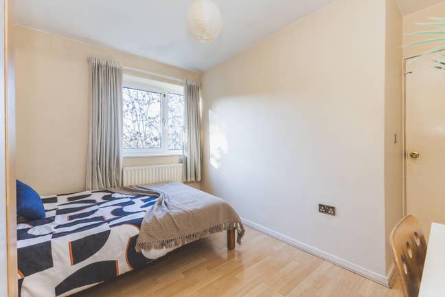 New Flat. 4 Rooms. Couples Room Availalbe Asap Main Photo