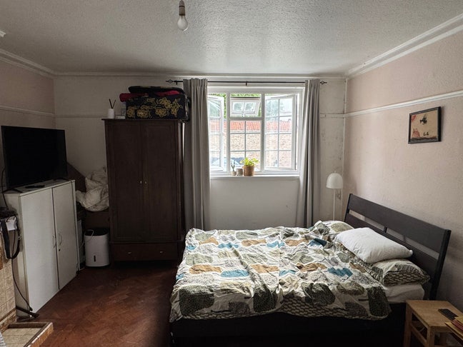 Large room in well located Brick Lane flat Main Photo