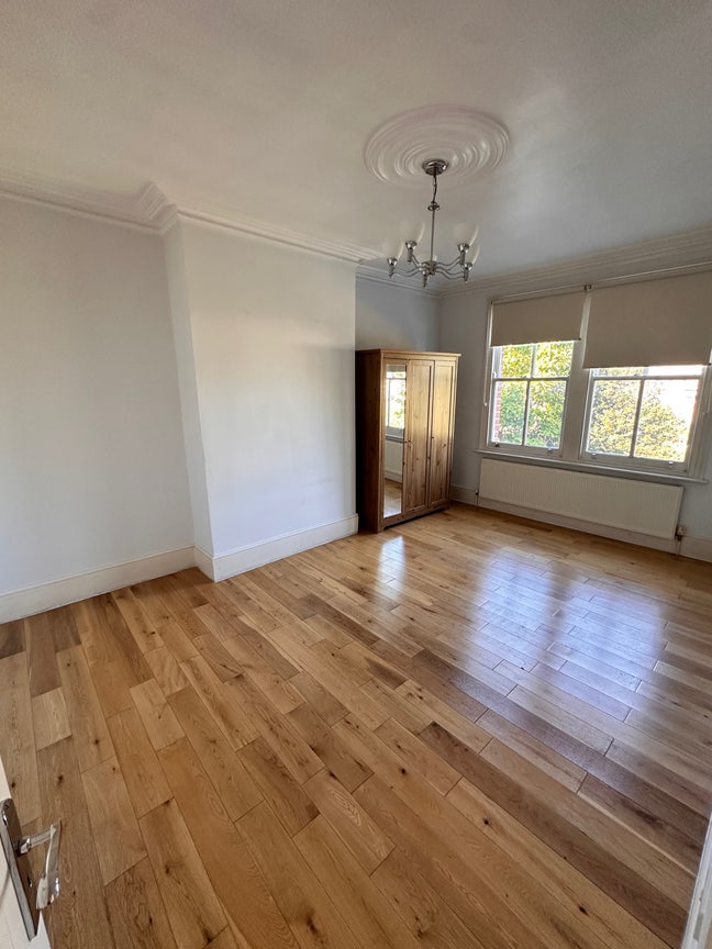 Rooms in Very clean and spacious house Main Photo