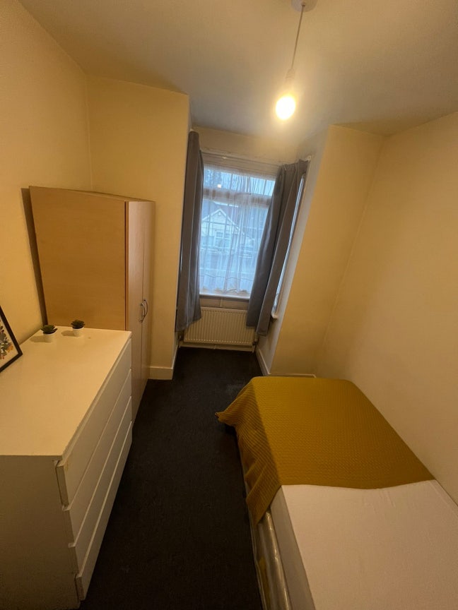 New House- Cheap Single Close to Transport&Shops Main Photo