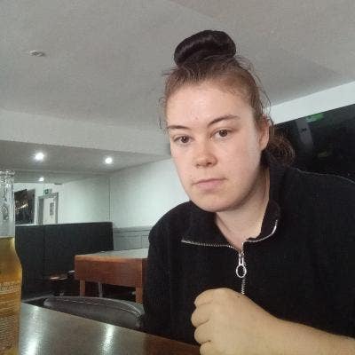 Professional Female seeks a double room Main Photo